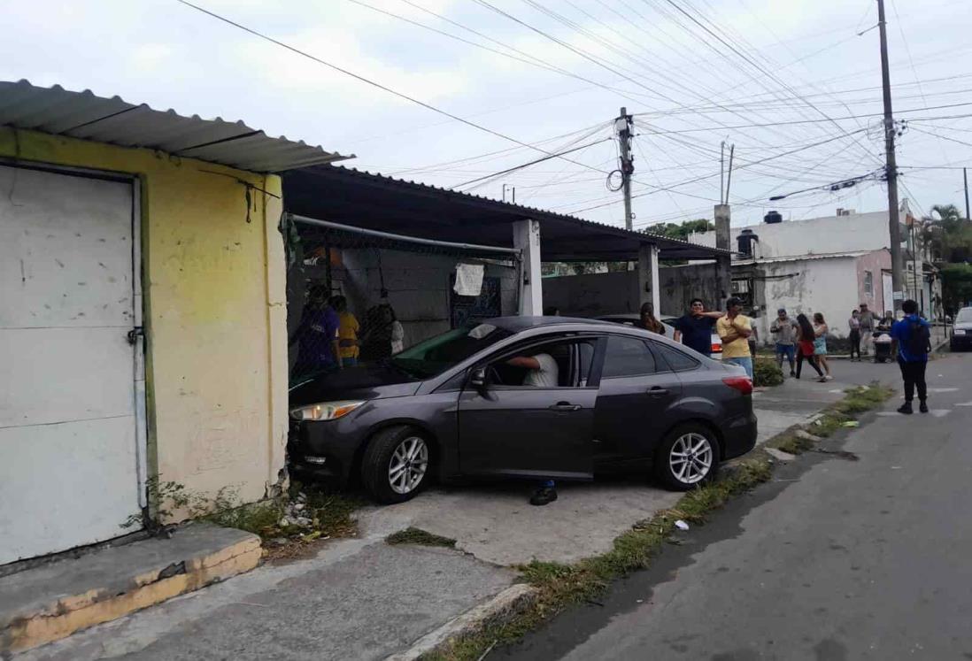 Empleado de autolavado de Boca del Río arrolla a su compañero