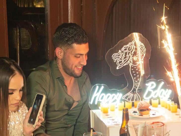 Sergio Celis Esquivel disfruta en íntima cena