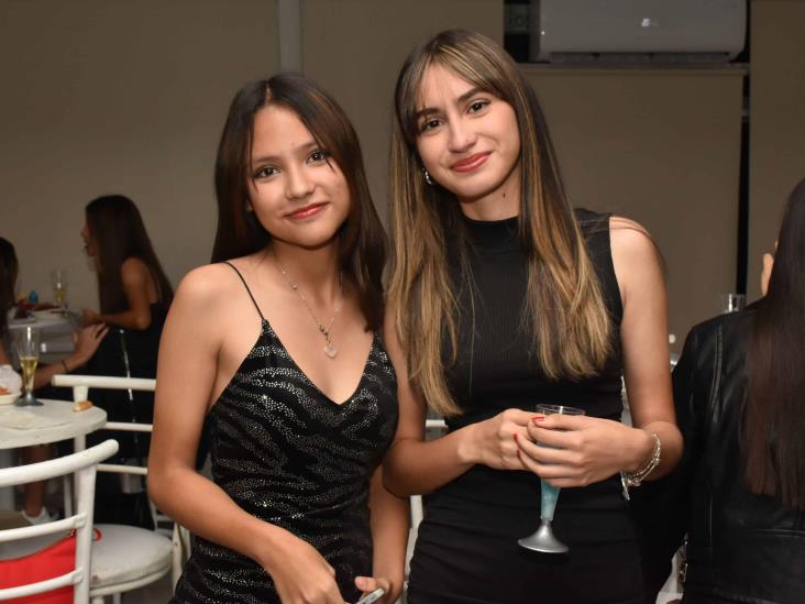 Zaira Ivette Enríquez disfruta fiesta de XV años