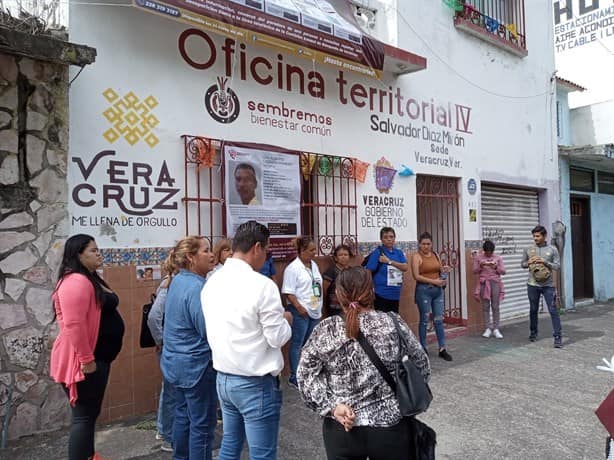 Colocan lonas de personas desaparecidas en auditorio de Veracruz