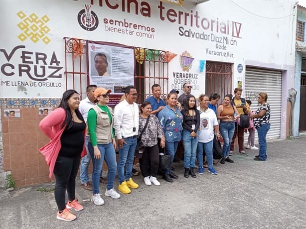 Colocan lonas de personas desaparecidas en auditorio de Veracruz