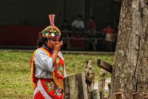 Voladores de Papantla permiten por primera vez un vuelo de mujeres