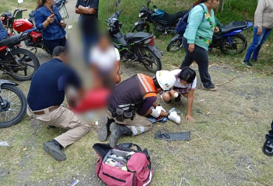 Joven en motocicleta se accidenta y va a dar al hospital