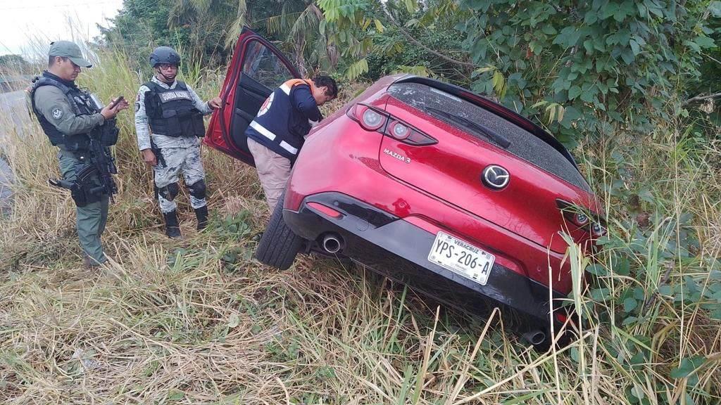 Automovilista se queda dormido y se sale de la carretera