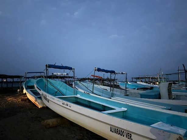 Lancheros suspenden recorridos turísticos a islas de Veracruz por Frente Frío