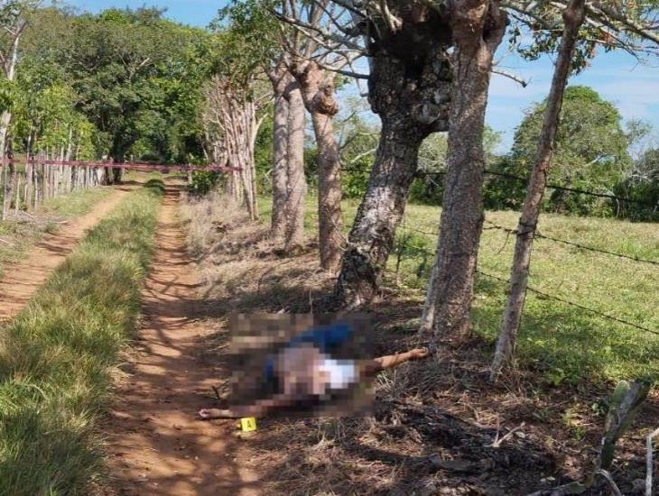 Hombre es privado de la vida a balazos en zona rural de Hueyapan; no ha sido identificado