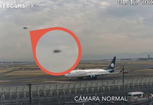 Captan extraño objeto sobre el Aeropuerto de la CDMX (+Video)