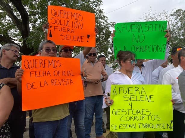 Taxistas de Veracruz denuncian irregularidades en trámite de la Revista Vehicular