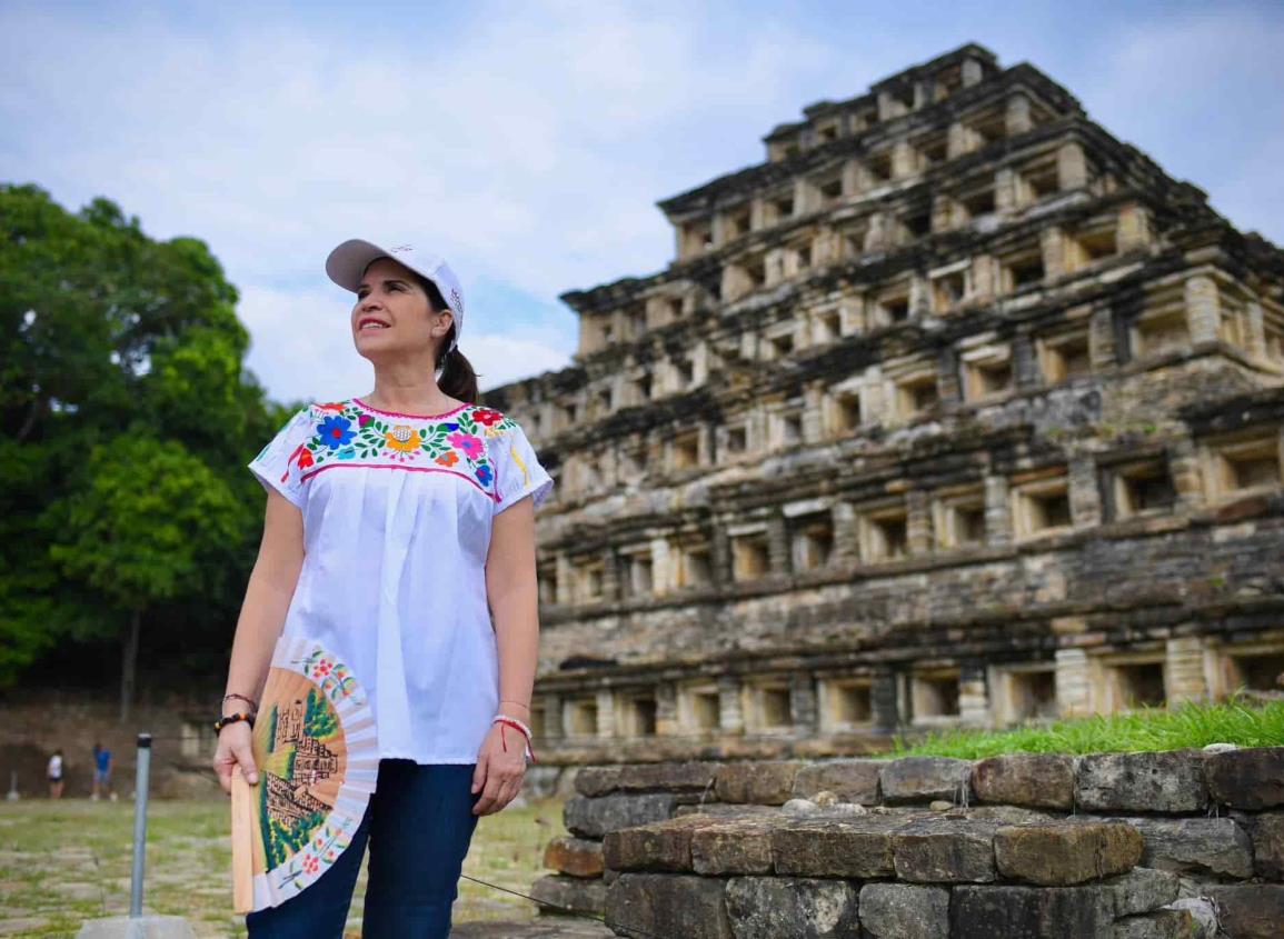 Mónica Robles sigue recorrido en el norte de la entidad.