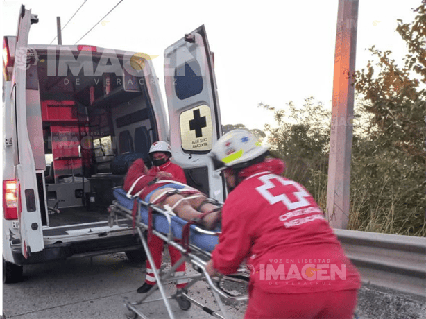 Mujer es arrojada de un puente; le dieron aventón al salir de un baile en Tejería