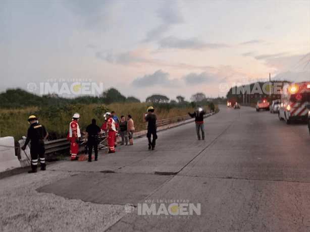 Mujer es arrojada de un puente; le dieron aventón al salir de un baile en Tejería