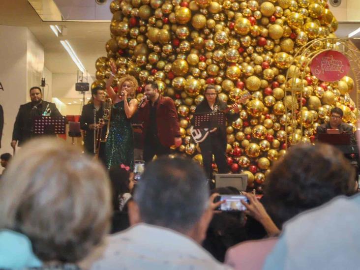 Disfrutan la magia de la Navidad en Plaza Andamar