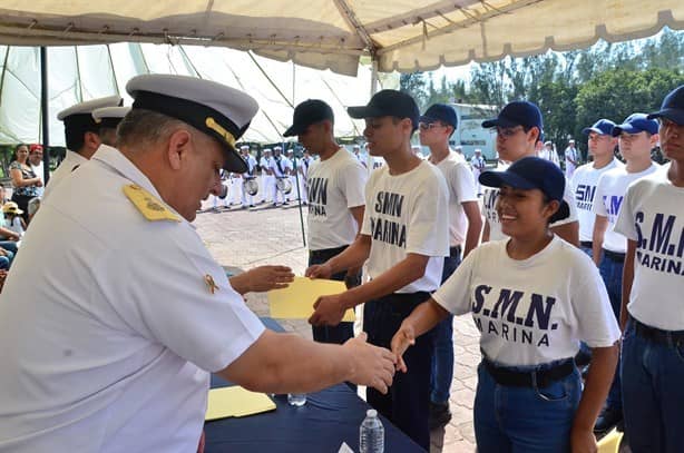 Marina libera cartillas del Servicio Militar a 198 hombres y mujeres en Veracruz