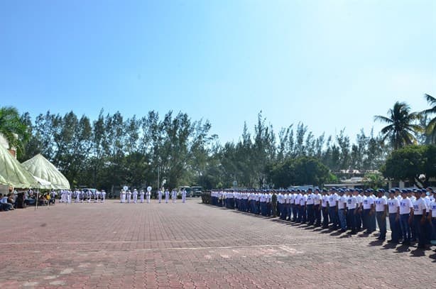 Marina libera cartillas del Servicio Militar a 198 hombres y mujeres en Veracruz