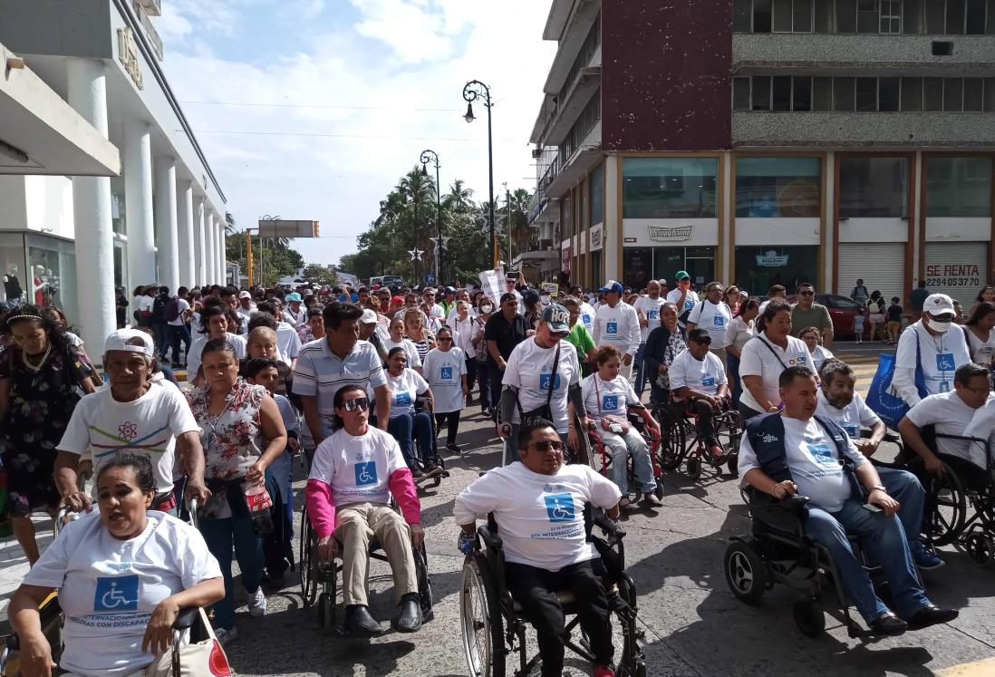 Marchan en Veracruz por el Día Internacional de las Personas con Discapacidad