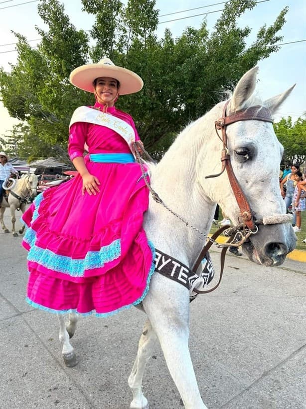 Mega cabalgata de más de mil jinetes en calles de Veracruz