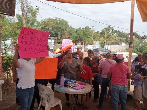 Protestan porque quieren revender sus casas en la colonia López Obrador, en Veracruz