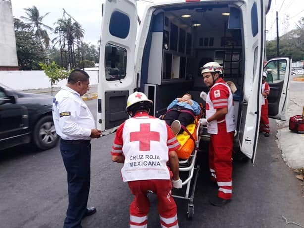 Conductor de una camioneta  arrolla a mujer que cruzaba la calle en Veracruz