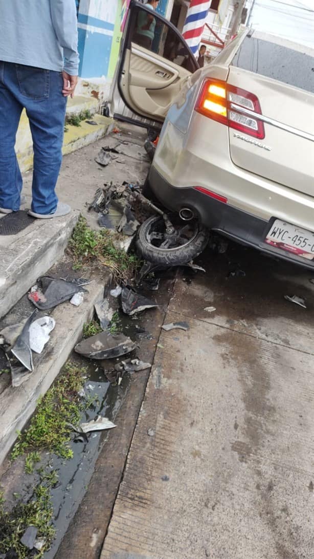 Automovilista se duerme y aplasta dos motocicletas en Boca del Río