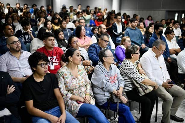 Hijo de Pablo Escobar da conferencia en Veracruz; pide un alto a la apología del delito | VIDEO