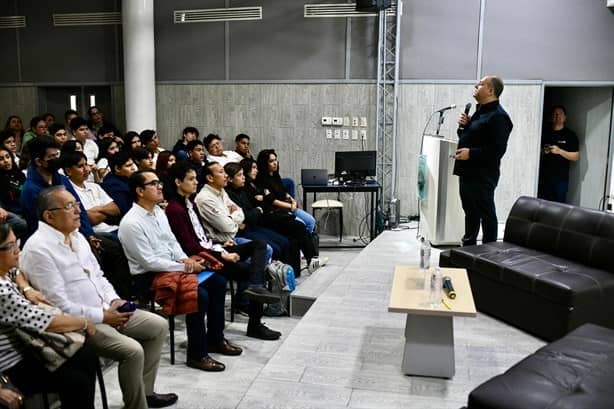 Hijo de Pablo Escobar da conferencia en Veracruz; pide un alto a la apología del delito | VIDEO