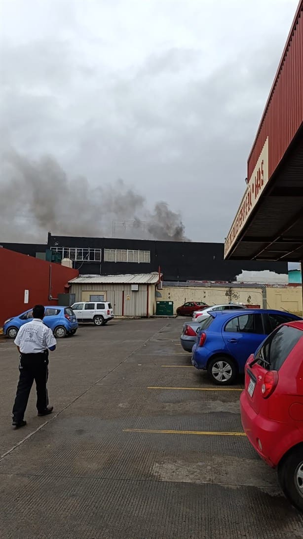 Se incendia restaurante en avenida Rafael Cuervo, en Veracruz