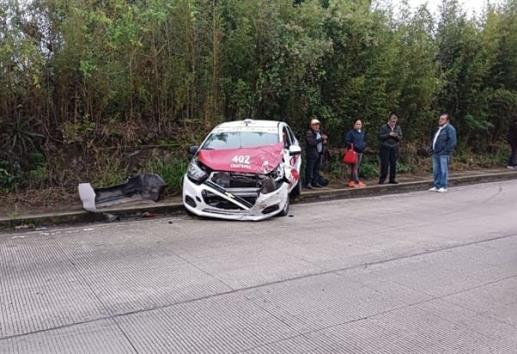 Choque múltiple en la carretera Las Trancas – Coatepec deja lesionados y daños 