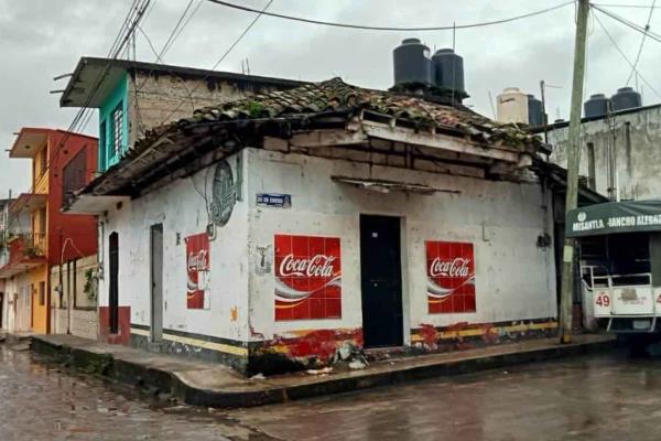 Casa abandonada pone en riesgo a habitantes de Misantla