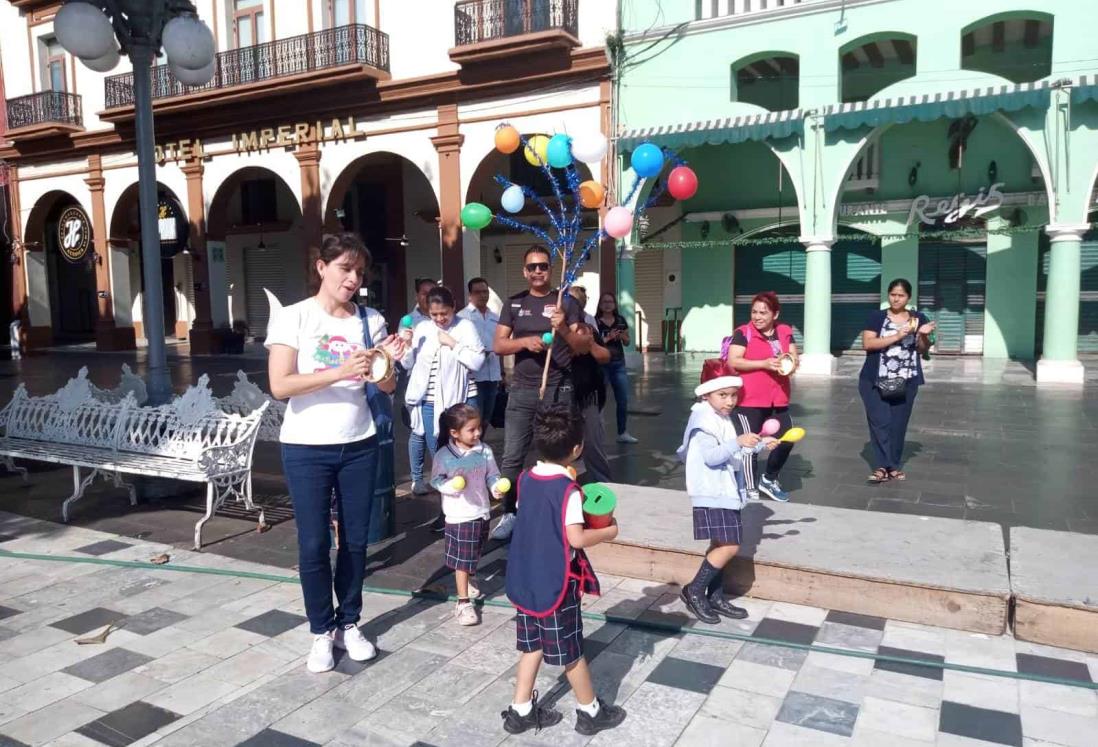 Al ritmo de la rama navideña, jardín de niños en Veracruz busca fondos para realizar posada