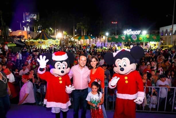 Encienden árbol de Navidad gigante en Boca del Río