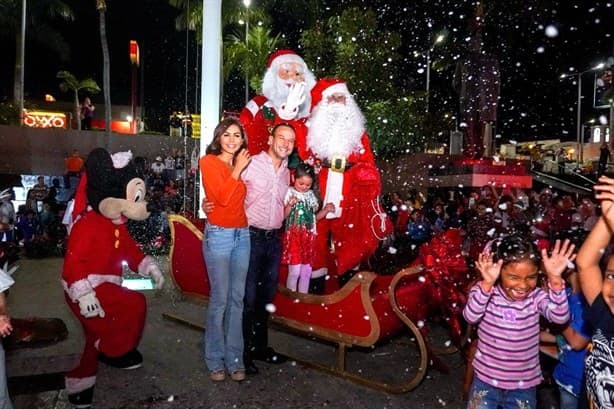 Encienden árbol de Navidad gigante en Boca del Río