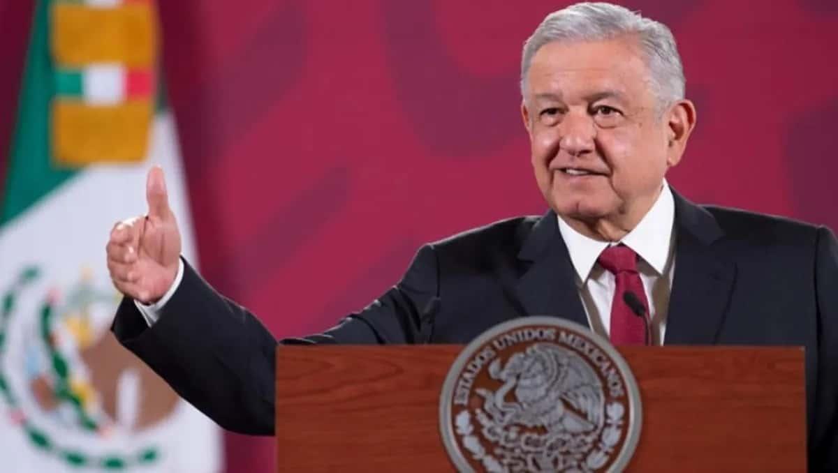 AMLO: Se compró a Liverpool bodega para la mega farmacia en EdoMex