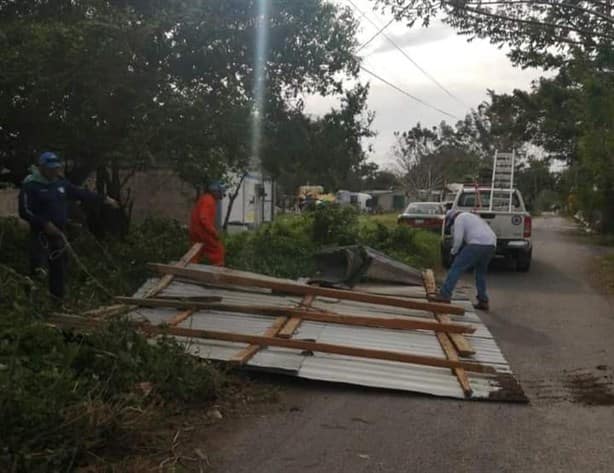 Familia pierde el techo de su casa en Úrsulo Galván por norte explosivo