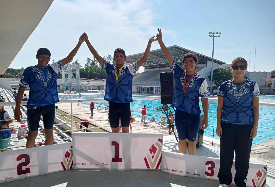 Gran evento de natación en Leyes de Reforma