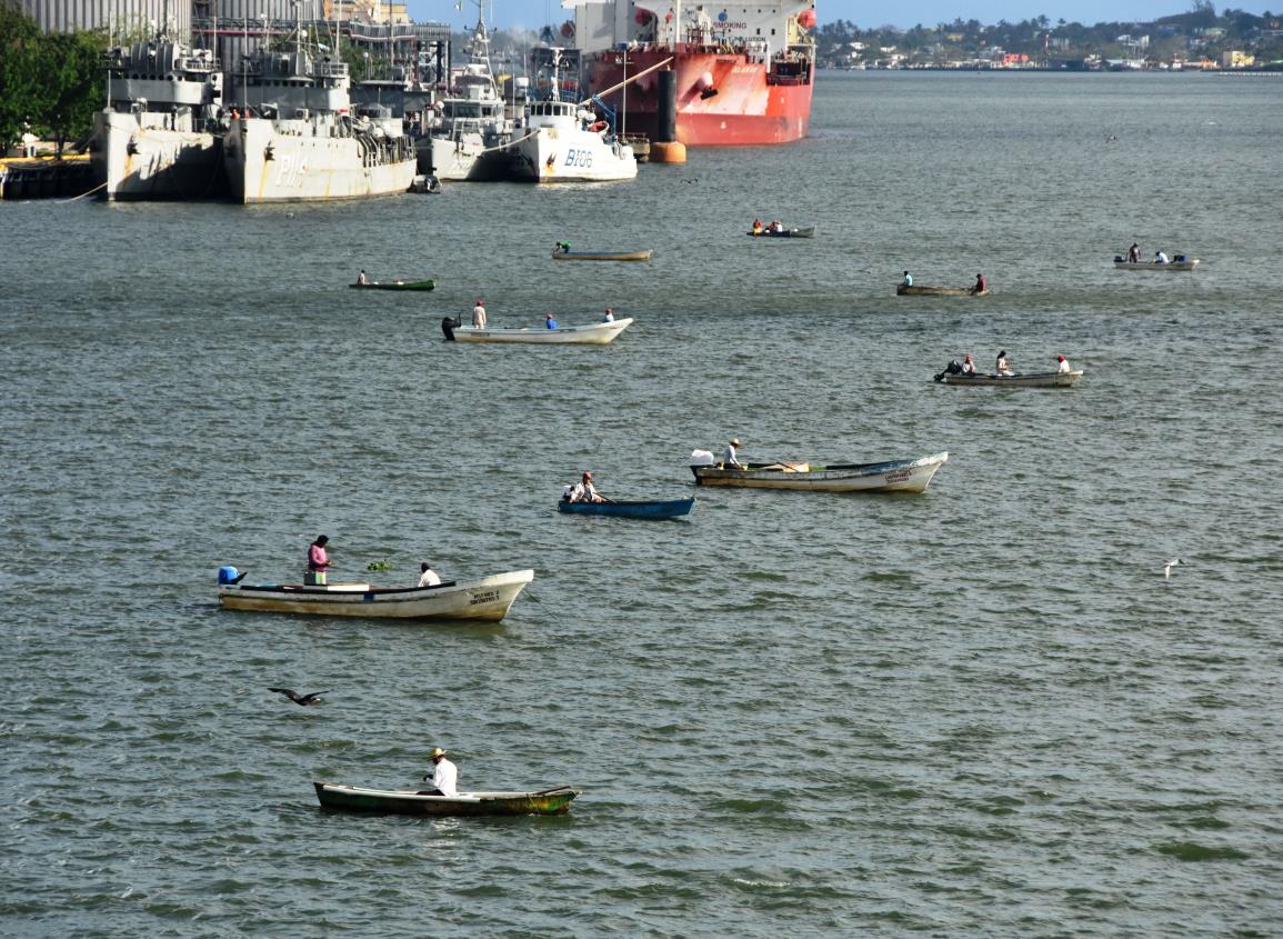 Frente Fríos paralizan a pescadores en Coatzacoalcos; reportan hasta 50% en pérdidas