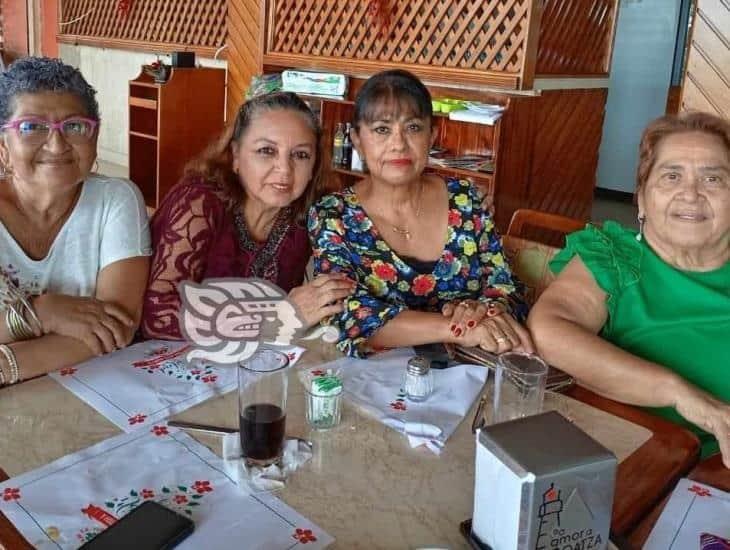 ¡Amigas en su tradicional reencuentro decembrino!