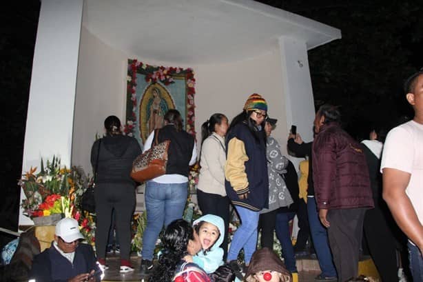 Abarrotan y cantan las mañanitas a la Virgencita de La Boticaria | VIDEO