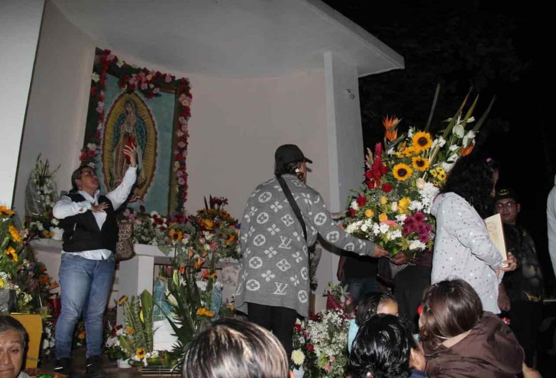 Abarrotan y cantan las mañanitas a la Virgencita de La Boticaria | VIDEO