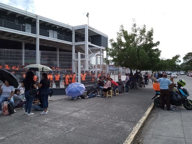 Fanáticos de Luis Miguel hacen largas filas para entrar al concierto en Veracruz | VIDEO