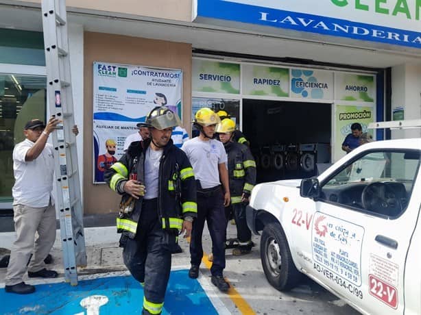 Evacuan colegio en Veracruz por fuga de gas en una lavandería | VIDEO