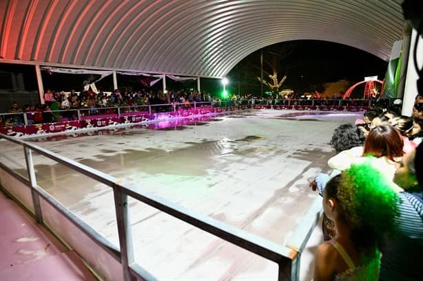 Inauguran pista de hielo en Medellín de Bravo |VIDEO