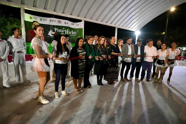 Inauguran pista de hielo en Medellín de Bravo |VIDEO