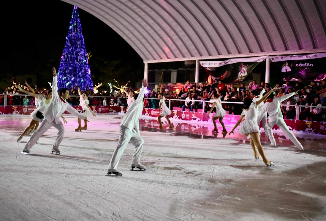 Inauguran pista de hielo en Medellín de Bravo |VIDEO