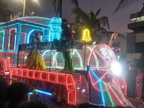 Desfile Navideño abarrota el bulevar de Veracruz | VIDEO