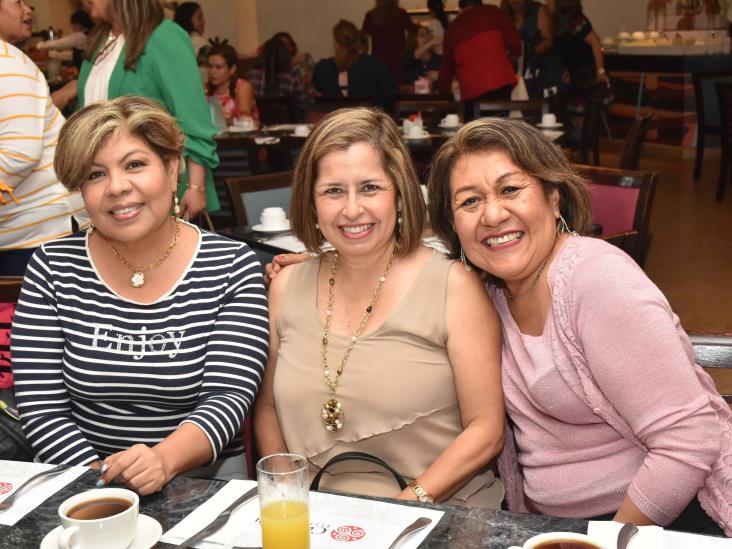 Conviven egresadas del Centro Escolar María de la Luz Serradel