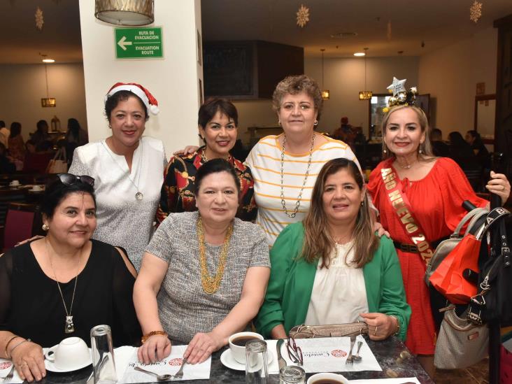 Conviven egresadas del Centro Escolar María de la Luz Serradel