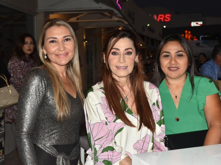 Marliz Platas de Ruiz realiza brindis con amigas