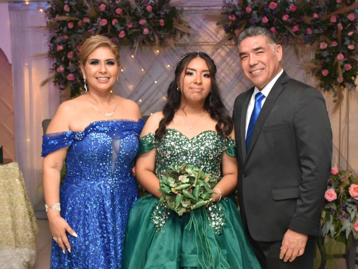 Isabella Castillo Gallardo protagoniza emotiva fiesta de XV años