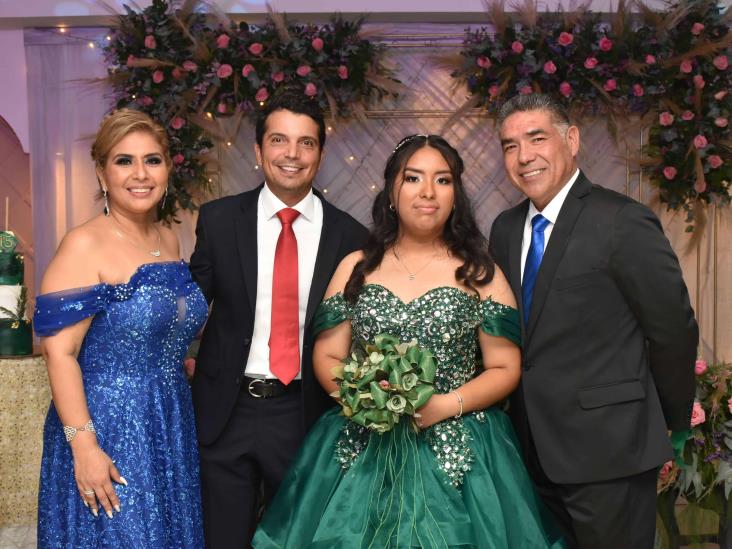 Isabella Castillo Gallardo protagoniza emotiva fiesta de XV años