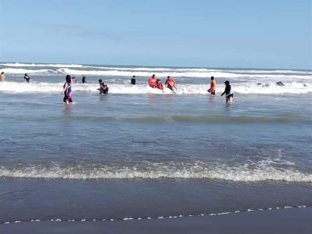 Salvan a niño de ahogarse en Chachalacas